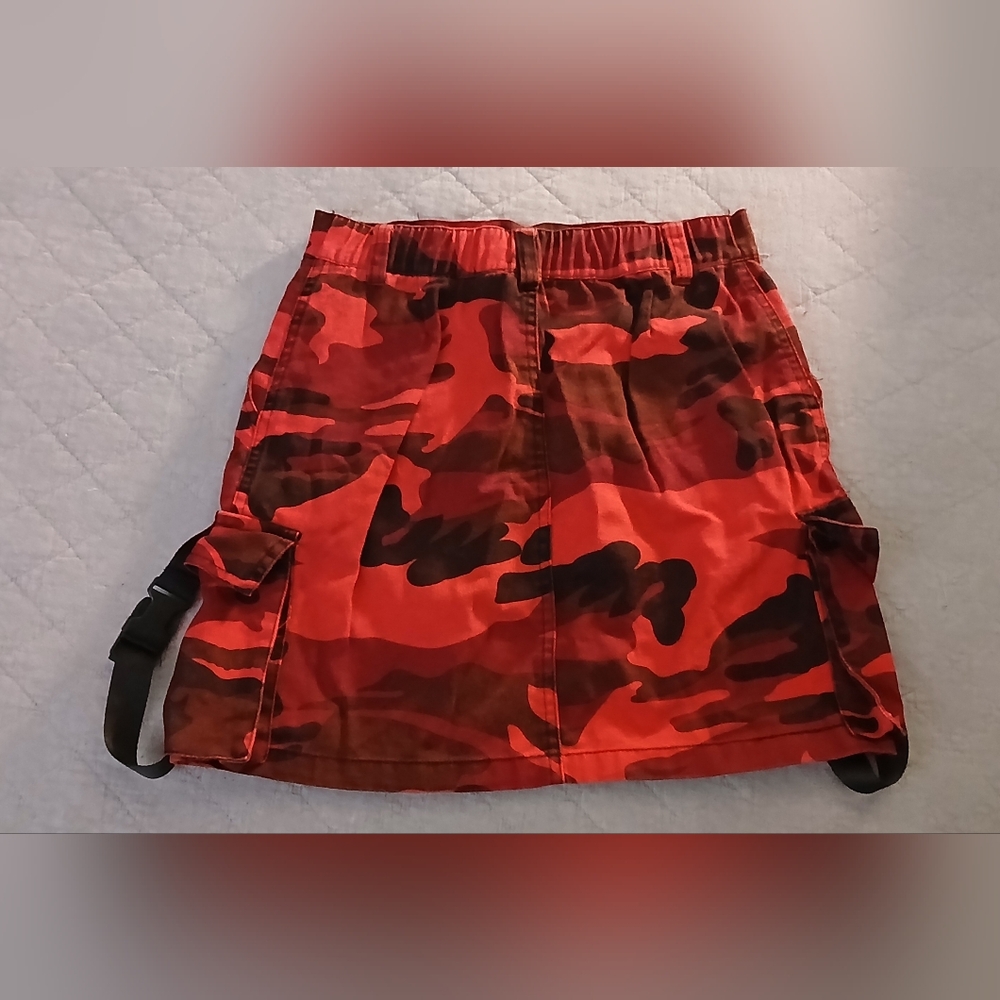 C'EST TOI Red Camo Mini Skirt With Pockets! - Picture 3 of 3
